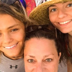 Meet your Posher, Idil